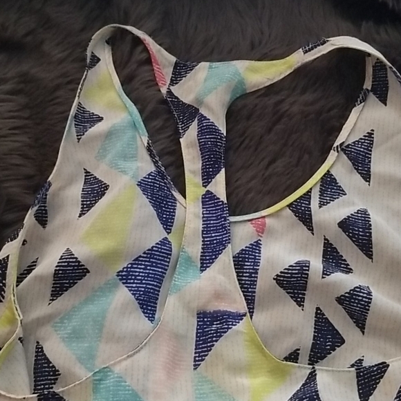 Under/Wilfred silk geo tank top aritzia - Picture 6 of 6